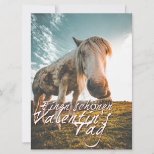 Feliz dia dos namorados com cavalo olhando