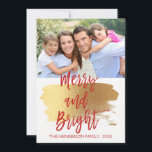 Feliz e Cartão com fotos de Script com Mão Brilhan<br><div class="desc">Feliz e Cartão com fotos de Script com Letra de Feriado de Natal Brilhante. A foto e o texto deste script de pincel com letra manual podem ser atualizados e personalizados com sua foto e seu nome de família. Este cartão apresenta também o nome da família e uma coroa de...</div>