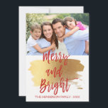Feliz e Cartão com fotos de Script com Mão Brilhan<br><div class="desc">Feliz e Cartão com fotos de Script com Letra de Feriado de Natal Brilhante. A foto e o texto deste script de pincel com letra manual podem ser atualizados e personalizados com sua foto e seu nome de família. Este cartão apresenta também o nome da família e uma coroa de...</div>