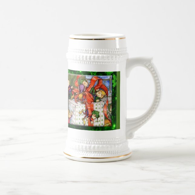 Feliz Elves Wraping Presente Caneca de cerveja (Direita)
