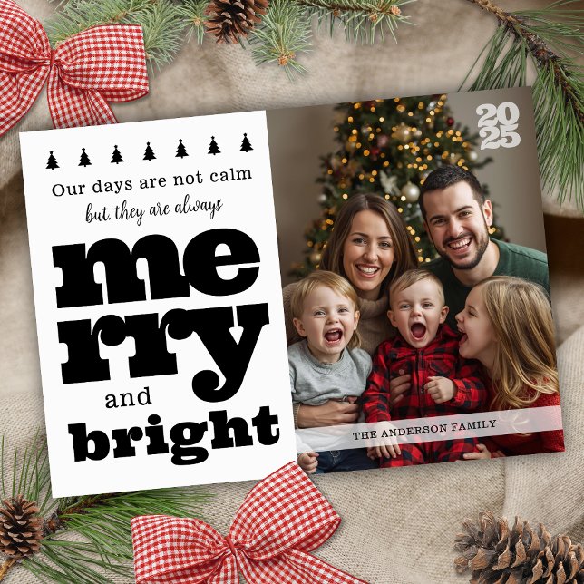 Feliz engraçada e grande cartão de Natal para a fa (fun merry and bright christmas card for big family photo that isn't perfect and chaos loving humor)