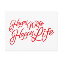 Feliz esposa feliz, citando cartão postal