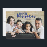Feliz Hanukkah Star do Cartão com fotos David Holi<br><div class="desc">Na moda e feliz Estrela de Hanukkah do Cartão com fotos David Holiday é perfeito para todos os seus amigos e família nesta temporada de férias. Personalize o texto com seu nome de família e o ano e troque a foto por uma foto de seus filhos, animais de estimação ou...</div>