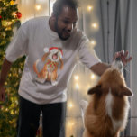 Feliz Howl-i-day cão de Natal cantando t-shirt<br><div class="desc">Dê um palpite e uivinha para este Natal com uma engrenagem cantando música de aquarela de cachorro e camiseta de slogan. Natal uivando cão cantando vestido de Natal. A t-shirt bonita diz Que o seu dia seja peludo e brilhante. Ideal para amantes de cães e trabalhadores de animais. Produto pintado...</div>