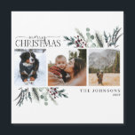 Feliz Natal Black Winter Floral Magnet<br><div class="desc">Apresentando o feliz Natal Black Winter Botanical Photo Magnet Holiday Card! Este belo cartão apresenta três das suas fotos favoritas a preto e branco, com "Feliz Natal" num moderno texto escrito à mão e serif tipo duo. O cartão é decorado com botânicos verdes de inverno, escuros, vermelhos e dessaturados, fazer...</div>