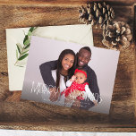 Feliz Natal - Mínimo Foto H 1F<br><div class="desc">Envie um cartão personalizado, personalizado, simples, minimalista e de feriados felizes para o chic com este simples Cartão com fotos de Natal minimalista e moderno e divertido. Esta placa apresenta sua foto horizontal ou horizontal, para um toque exclusivo e pessoal junto a um design simples e minimalista com suas informações....</div>