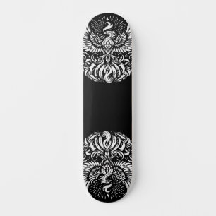 Fênix Branca em Skate Deck Preto