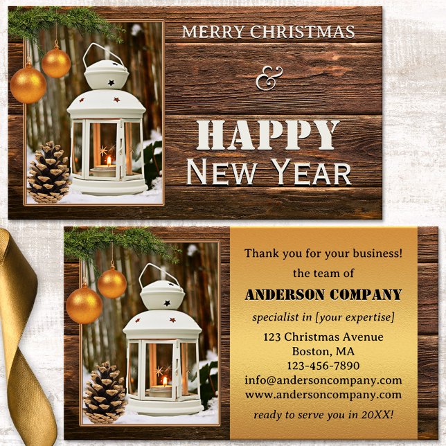 Férias de Natal - Escritório Obrigado Cartão de vi (Business card showing a candle lit lantern with pine cone and golden Christmas balls on rustic wood)