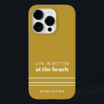Férias de Verão em Família à Beira-Mar Dourado<br><div class="desc">Atinge a praia arenosa à beira-mar com a sua capa de telefone personalizada com um personagem. Apresentando uma frase fofa "A vida é melhor na praia". Adicione facilmente um nome para torná-la pessoal,  única e exclusiva. Altere facilmente a cor do fundo clicando no botão "Personalizar este"</div>
