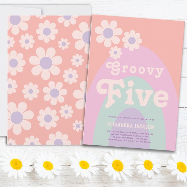 Festa de Aniversário de 5 anos Groovy (Retro daisy arch groovy five pastel 5th birthday party budget invitation )