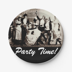 Festa de mulheres celebrando pratos de papel