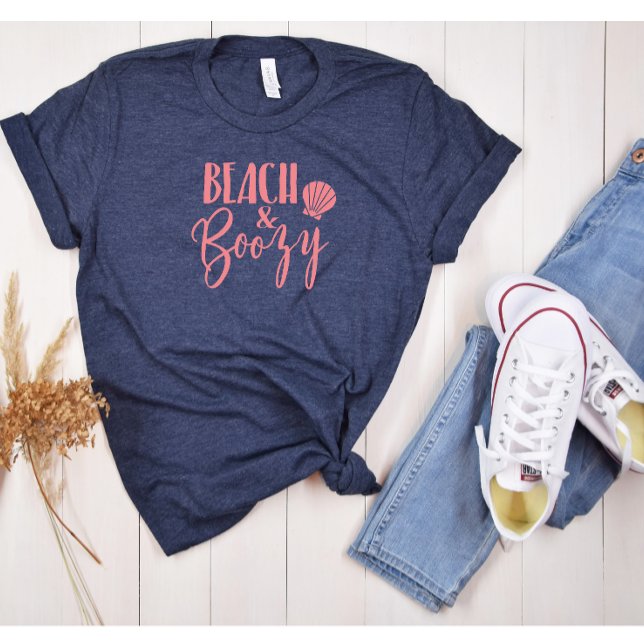 Festa de Solteira na Praia com Bebidas Alcoólicas  (Beach & Boozy Bridesmaid Tshirt)