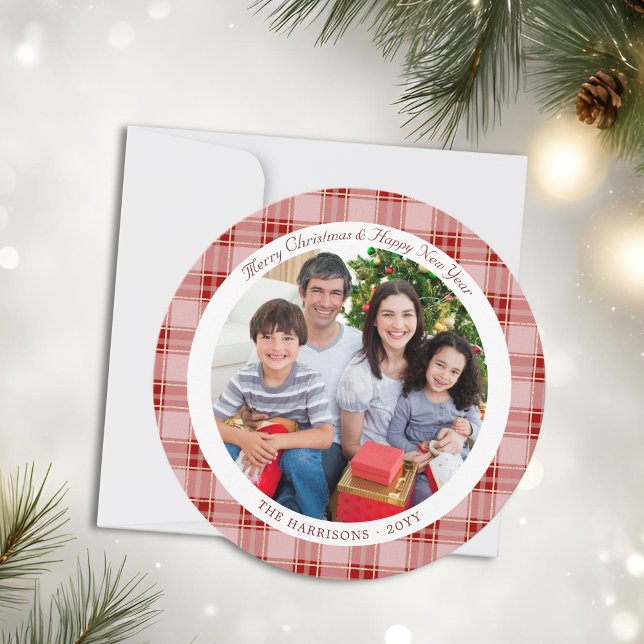 Festividades Cartão com fotos de Natal da Xadrez Vermelha Elega (Elegant Red Plaid Christmas Holiday Photo Card)