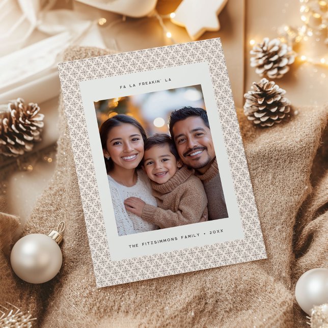 Festividades Cartão com fotos mínimo de férias nórdicas castanh (Neutral Snowflake Modern Christmas Flat Card brown)