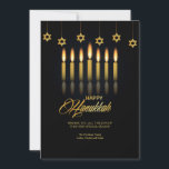 Festividades Cartão de Boas Festas de Velas de Hanukkah<br><div class="desc">Um cartão de Hanukkah elegante com fundo preto e sete velas acesas. Uma cobertura de ornamentos da Estrela de Davi pende da borda superior do cartão. (Vetores de Hanukkah por Vecteezy). O cartão é fácil de personalizar com sua mensagem, fonte, cor da fonte, forma e tipo de papel. Não é...</div>