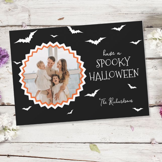 Festividades Cartão de Férias de Halloween com Moldura Preta Ún (Halloween's magic comes to life in shades of joy with this custom photo holiday card!)