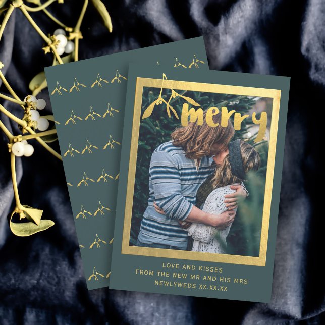 Festividades Cartão de Férias Dourado de Foto Mistletooda feliz (Add your photo to this green and gold Merry Mistletoe holiday photo card)