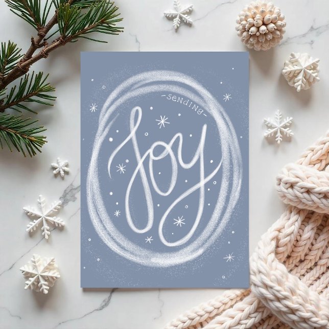 Festividades Cartão de Fim de Ano com Letra à Mão ("Joy"- a hand-lettered forward holiday card surrounded by swirling snow. By Clearlytangled Studio.)