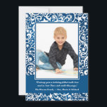 Festividades Cartão de Foto de Estrelas e Espirais Abstratas de<br><div class="desc">Um impressionante padrão branco no azul com redemoinhos,  pontos e estrelas.  Lindo como um cartão de Natal ou convite de inverno para uma festa de aniversário.  O cartão é fácil de personalizar com sua redação,  fonte,  cor da fonte e escolha de seis tipos de papel.</div>