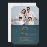 Festividades Cartão de Natal com Foto Inicial Dourada<br><div class="desc">Um cartão de Natal sem denominação específica com o sobrenome da família ou ano e um motivo decorativo.</div>