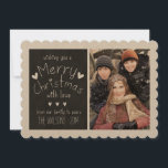 FESTIVIDADES CHALKBOARD DOCE | CARTÃO DE FOTOGRAFIA DO HOLIDAY<br><div class="desc">PLACA DE GREETING DE FOTO DE FÉRIAS RUSTIÇA 2014 DOCE COM DESIGN DE PAINEL PRETO. ELKE CLARKE © HANDESCRITA TEXTO FONTE COM AS PALAVRAS "DESEJANDO A VOCÊS UM NATAL DE MERGULHO COM AMOR DA NOSSA FAMÍLIA PARA A SUA" E UM PADRÃO DE CORAÇÕES BONITAS. TRÊS COLAGENS FOTOGRÁFICAS. UM NA FRENTE...</div>