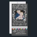 Festividades Cinza Chalkboard Feliz Cartão com fotos de Natal<br><div class="desc">Feliz cartões com fotos de Natal com uma tela de fundo, muitas cinzas e texto que diz Feliz Natal, uma corda de luzes coloridas de árvores em várias cores, cinzas penduradas nos ornamentos, e áreas que você pode personalizar esses belos e brilhantes cartões com fotos de Natal com sua foto...</div>