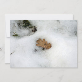 Festividades Oak Leaf deitado no Cartão de Férias de Neve