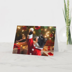 Festividades Tuxedo Cat Play com bola de natal no cartão de árv