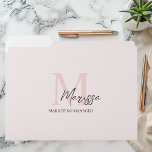 Ficheiro Monograma Minimalista Nome e Nome Inicial Pastel R<br><div class="desc">Mantenha-se organizado em estilo com nossa Pasta de Arquivos Cor-de-Rosa do Monograma Inicial e do Nome do Monograma Minimalista. Com um design moderno e elegante, esta pasta de arquivos é personalizada com seu nome e nome inicial, fazer-a como um acréscimo chic ao seu escritório ou ao seu espaço de trabalho...</div>