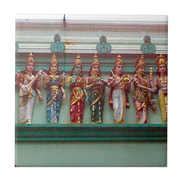 Figuras Hindu na parede do templo de Chettiar, (Frente)