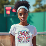 Fim de Semana do Tênis de Bachelorette do Clube So<br><div class="desc">Sirva estilo no seu final de semana de solteira com esta camiseta chic "Clube Social" com tênis. Apresentando ilustrações vibrantes de elegância esportiva com raquetes tênis, florais e moças, esta camisa personalizada é perfeita para adicionar uma vibração divertida e coesa à sua celebração. Ideal para a futura noiva e seu...</div>