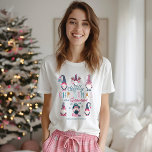 Finalmente Natal Com Meus Gnomos Engraçados<br><div class="desc">Faça uma declaração feliz e brilhante com pensamentos felizes e uma perspectiva positiva nesta época de Natal com as nossas camisetas de Natal divertidas, coloridas e brilhantes gnomos. Capture a alegria da temporada com uma divertida reviravolta não tradicional de Natal. Nossas cores brilhantes brilhantes com pinças de neon, chaleiras brilhantes...</div>