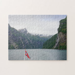 Fiorde de Geiranger com quebra-cabeça de serra de