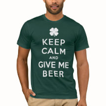 Fique calma e me dê uma camiseta de cerveja