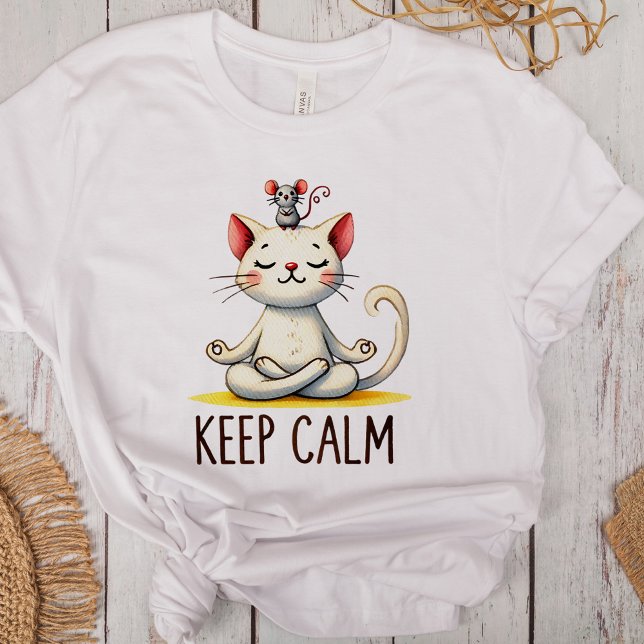 "Fique Calmo" Adolescentes Engraçados ("Keep Calm" Funny Cat Lovers Tri-Blend Shirt on a desk with boho decoration)