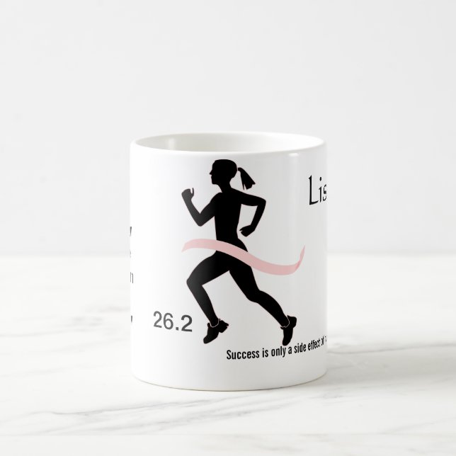 Fita do rosa da caneca da maratona das mulheres (Centro)
