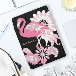 Flamingo Rosa Preto Personalizado<br><div class="desc">O design apresenta um flamingo com padrões paisley caleidoscópicos em tons de rosa. Essa ilustração de aves tropicais com texto personalizado faz uma capa de ipad moderna e única.</div>