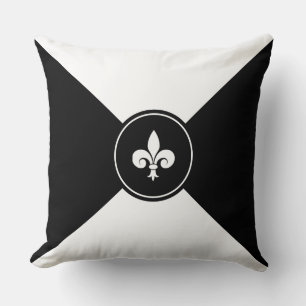 Fleur de Lis Personalizada em Almofada Preta e Bra