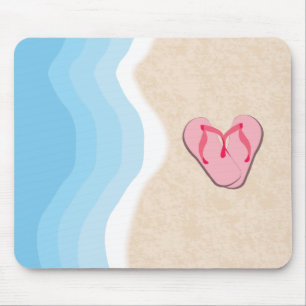 Flip-flops cor-de-rosa na praia Mousepad