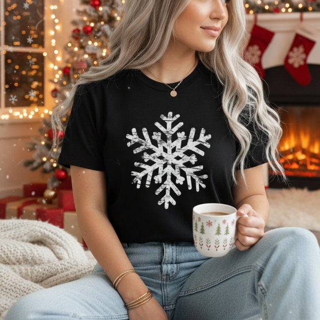 Floco de Neve Natalino de Inverno Angustiado (Distressed snowflake design on classic black. Minimalist winter & holiday style for snow lovers! ❄)