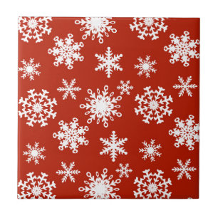 Flocos de neve em branco sobre fundo vermelho