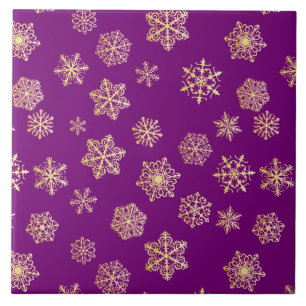Flocos de neve ouro sobre fundo roxo