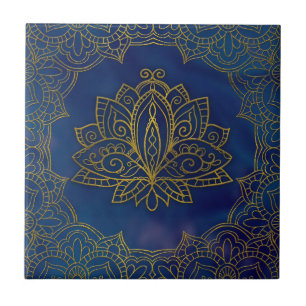 Flor de Lotus Dourado elegante no azul