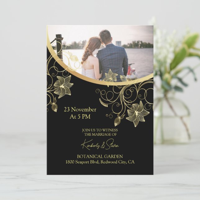 Flor Dourada no Convite Preto (Em pé/Frente)