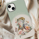 Floral Cowgirl Boots in Arch Green Personalizado<br><div class="desc">A Capas de iphone de galinha, personalizada com o seu nome. Design apresenta belíssimas botas florais de cowgirl definidas em um quadro de arco com uma paleta de cor de fundo editável de verde e natural. Projetado para o iPhone 14 Plus, mas ajustado muitos outros modelos. Se você escolher um...</div>