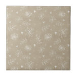Floral Farmhouse Simple Tan Beige Cerâmica Azulejo<br><div class="desc">Flores brancas desenhadas à mão simples e folhas em fundo de fazenda neutro/bege. 100% de satisfação do cliente com o "Zazzle" todos os dias.</div>