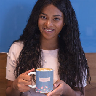 Flores bonito rosa na caneca azul-aquarela