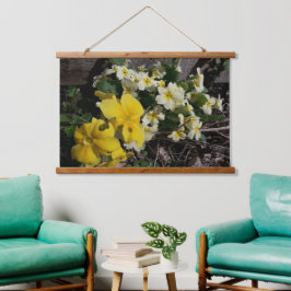 Flores brancas e amarelas do jardim