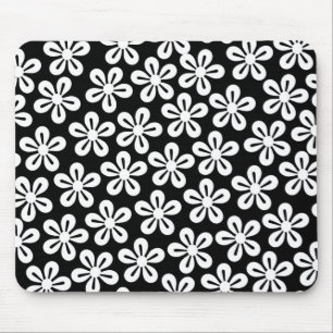 Flores brancas em Mousepad preto