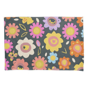 Flores brancas, fundo preto